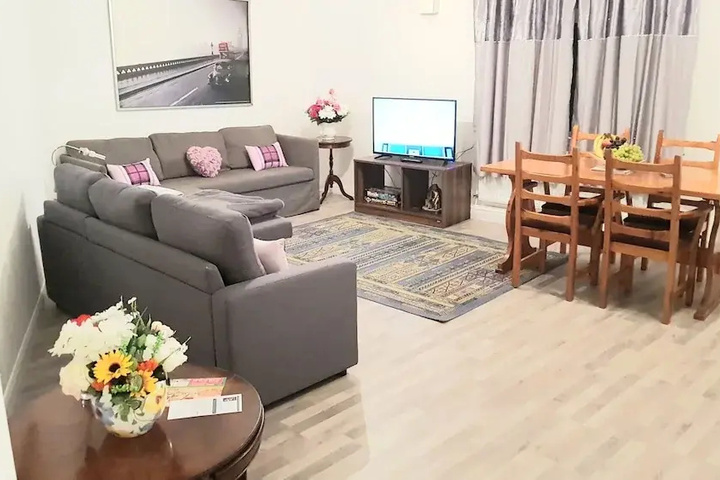 Room 5 of 10