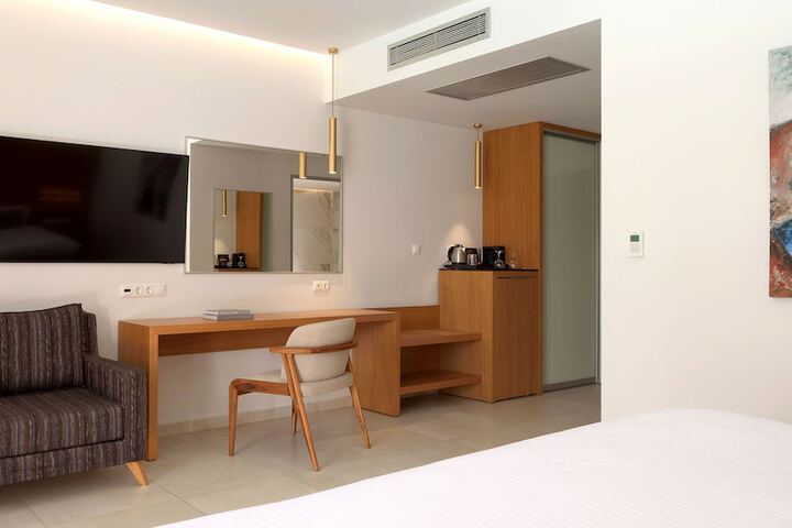 Room 14 of 160