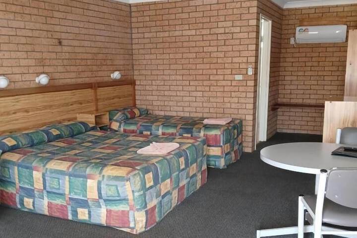 Room 11 of 27