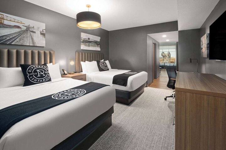 2 Queen Beds River View (8 of 15)