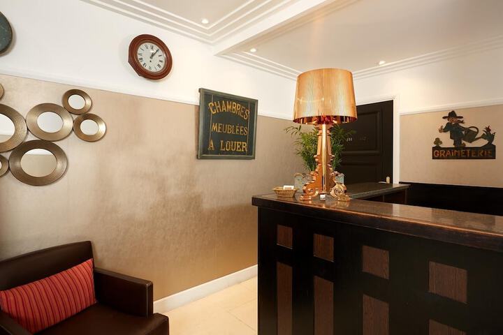 Guest Lobby