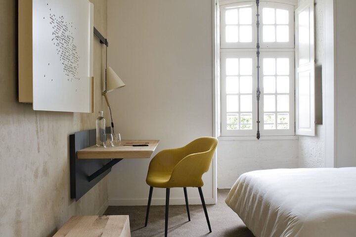 Room 9 of 49