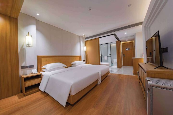 Room 4 of 43
