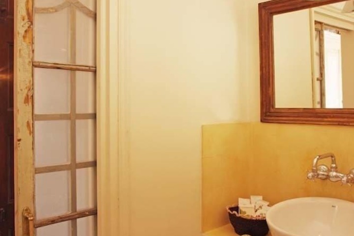 Room 33 of 46