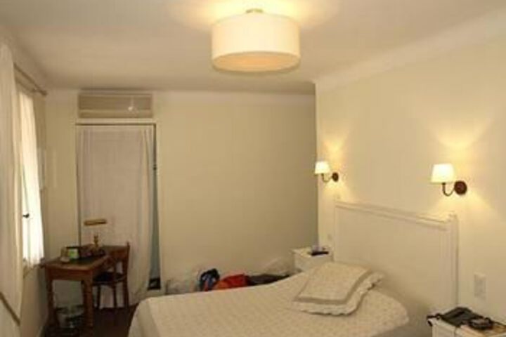 Room 28 of 46