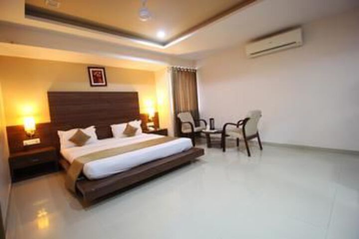 Room 18 of 28