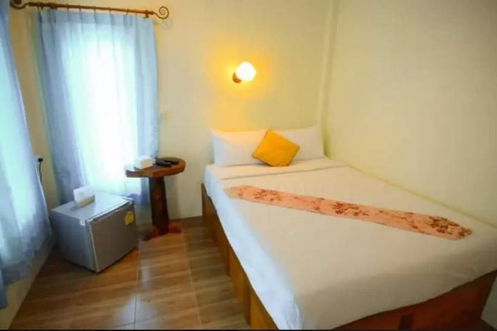 Room 2 of 65