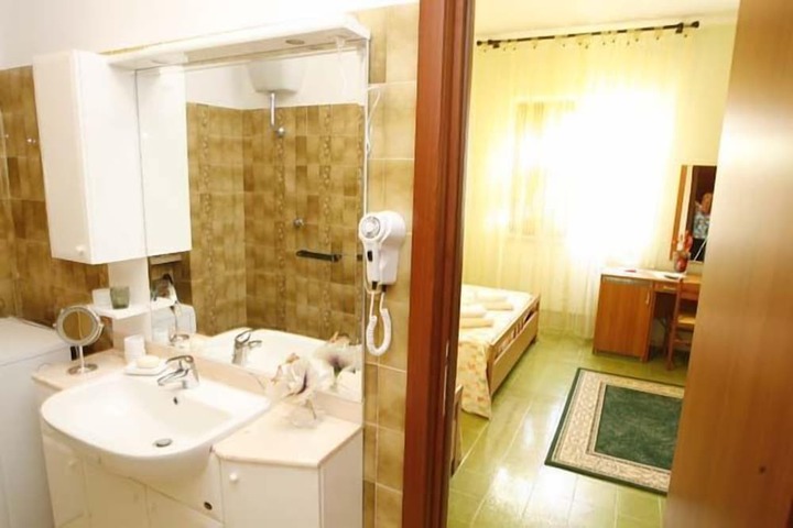Room 19 of 30