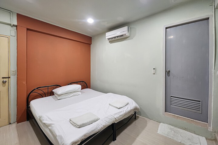 Room 16 of 44
