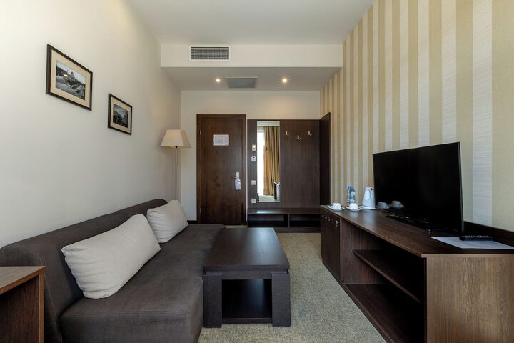 Room 25 of 82