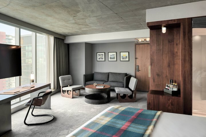 Room 32 of 103
