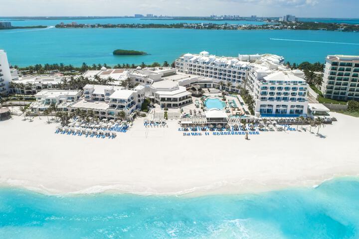 Exterior of Sunscape Cancun All-Inclusive Resort & Spa by Hyatt