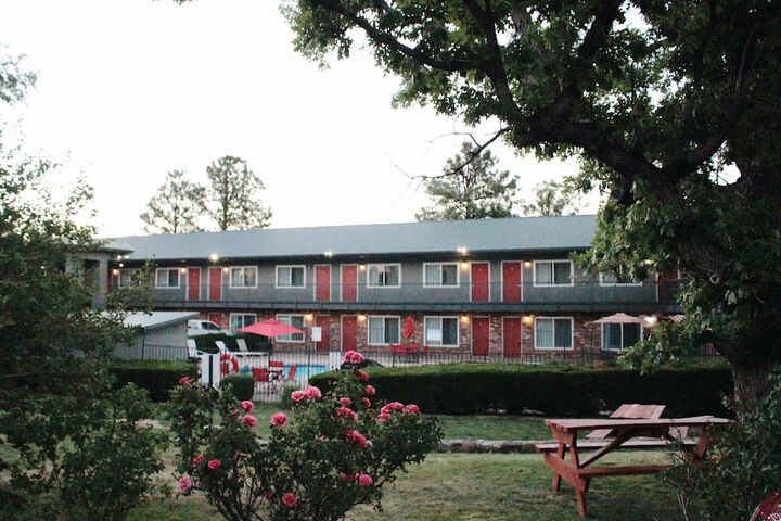 Hotel Exterior 55 of 72