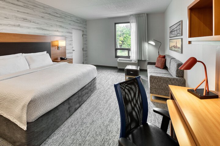 Studio King Size Bed (2 of 14)