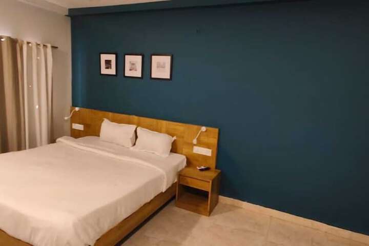 Room 2 of 17