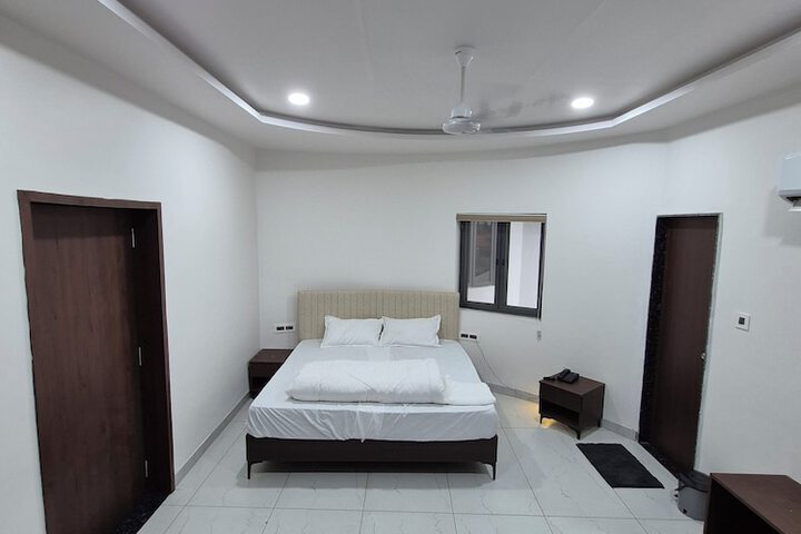 Room 9 of 24