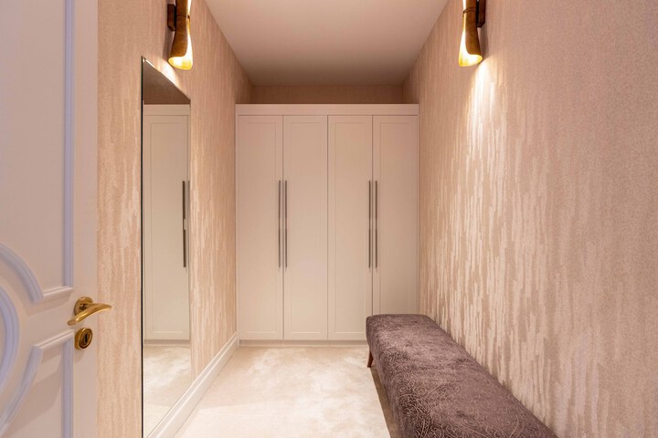 Room 16 of 175