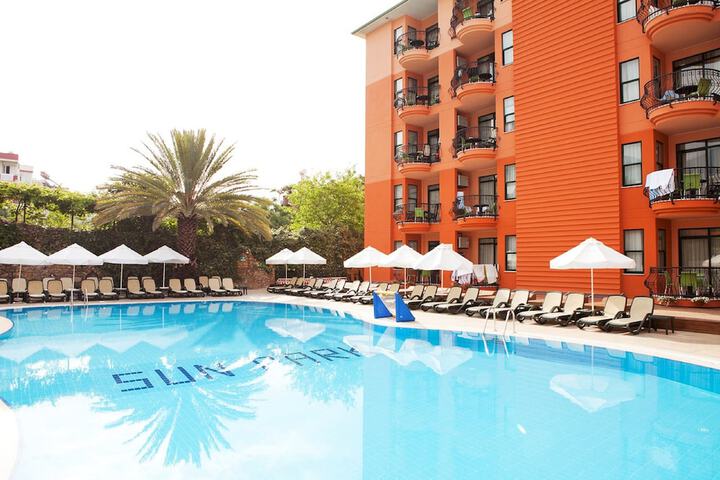 Pool Hotel