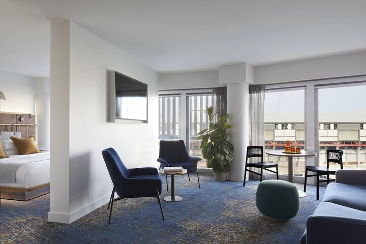 Room 53 of 164