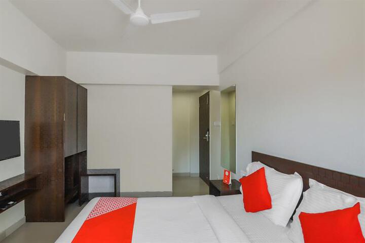 OYO FLAGSHIP 18914 HOTEL RAJDHANI
