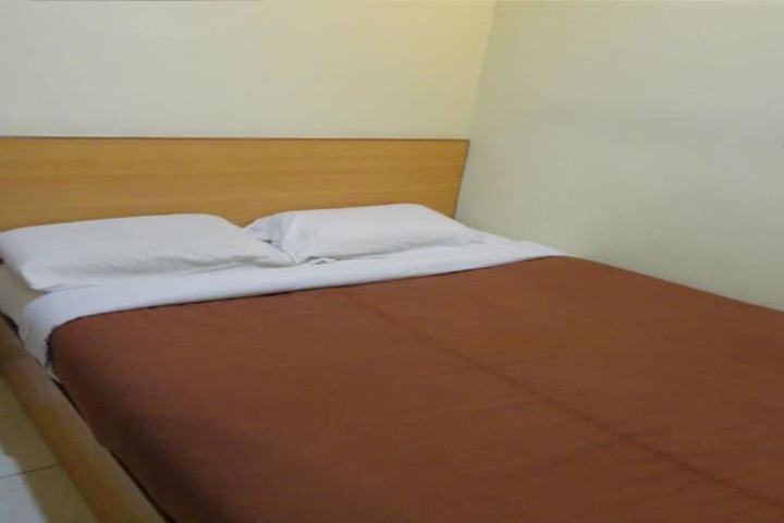 Room 12 of 16
