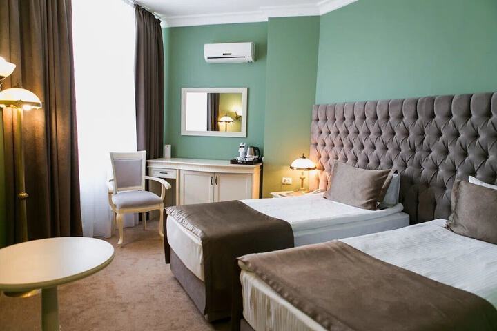Room 44 of 155