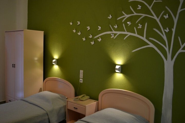 Room 6 of 32