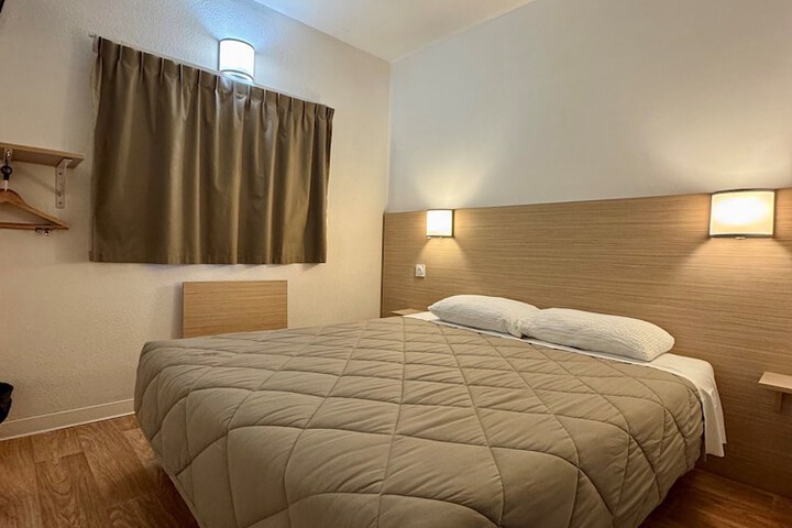 Room 10 of 30