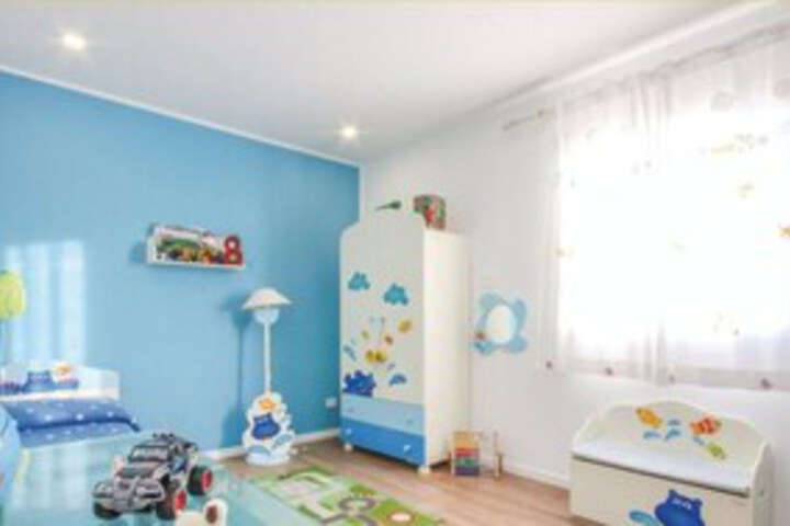Room 10 of 33