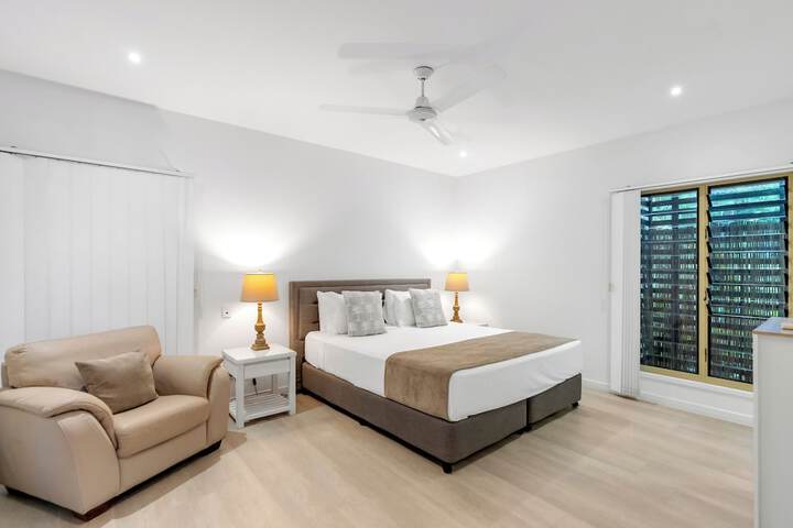 Room 3 of 94