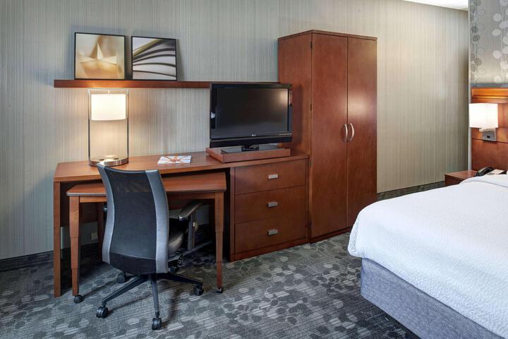 Suite Queen Bed (5 of 11)