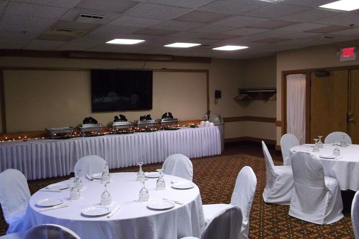 Ballroom/Hall 22 of 23