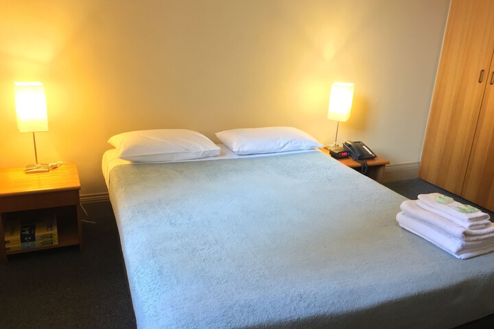 Room 6 of 73