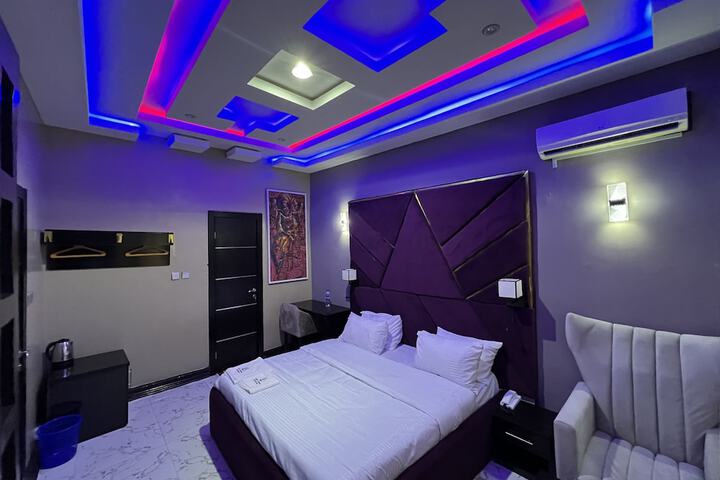 Room 33 of 50