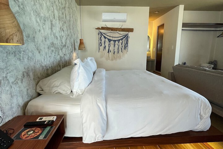 Room 9 of 38