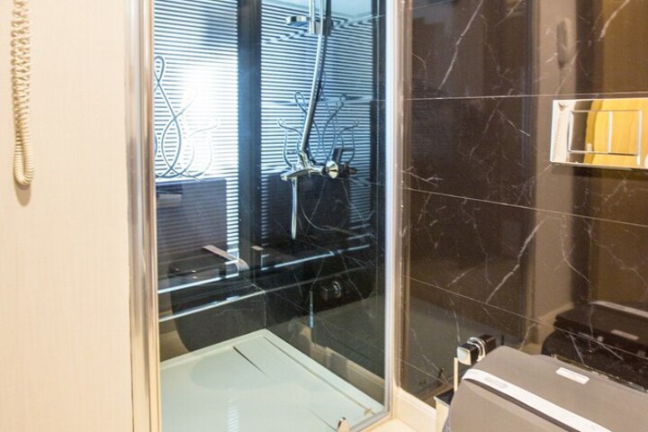 Room 16 of 29