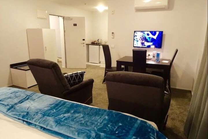 Room 16 of 38
