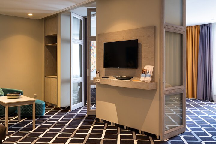 Room 17 of 34