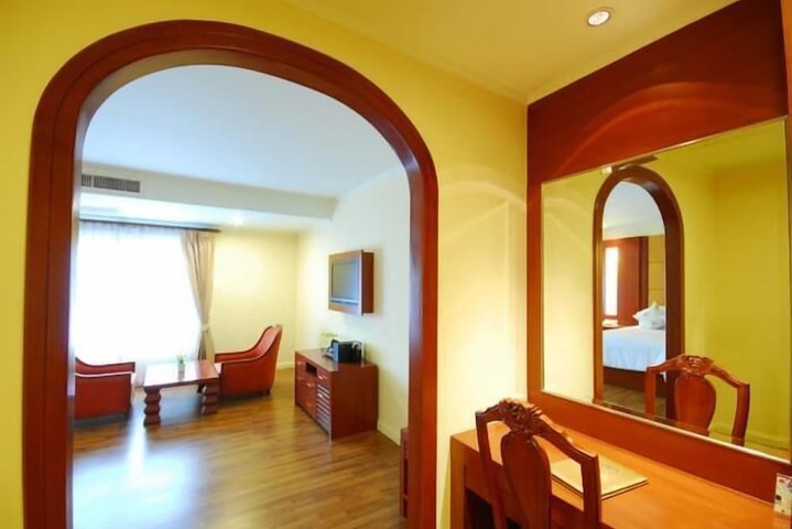 Room 50 of 84