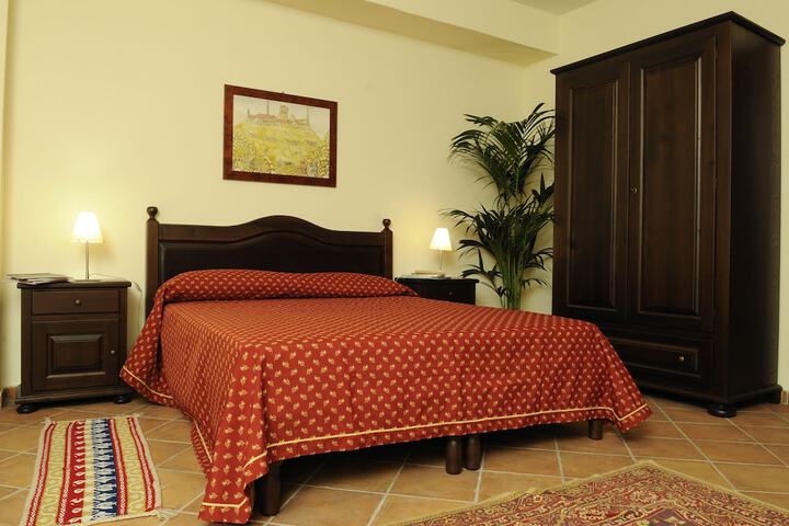 Room 2 of 38