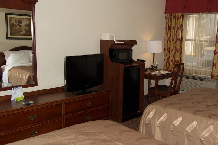 2 Queen Beds Accessible (8 of 10)