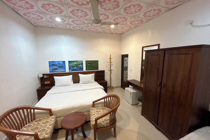 Room 4 of 7