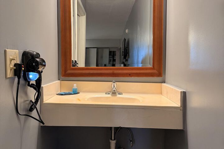 Room 70 of 79