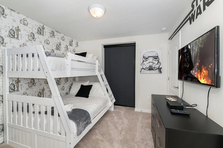 Room 6 of 25