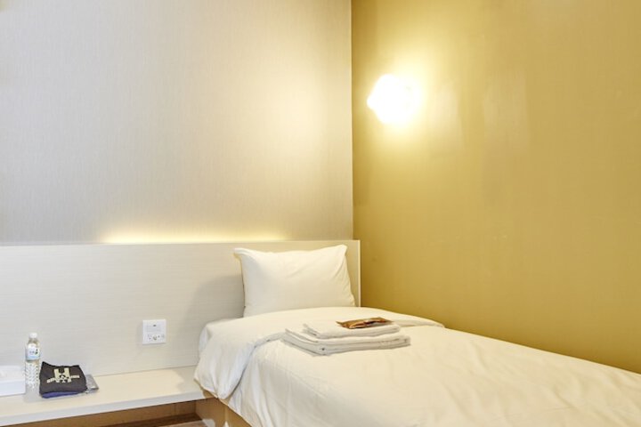 Room 12 of 52