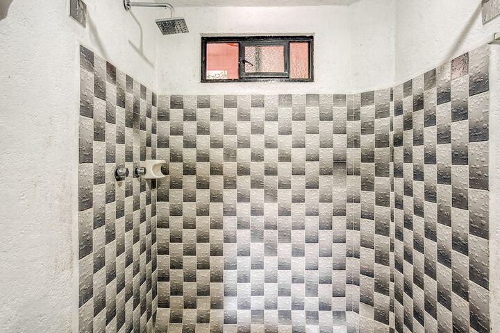 Room 50 of 65