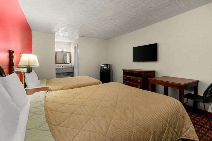 2 Double Beds (4 of 8)