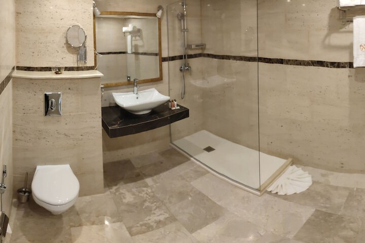 Room 19 of 41