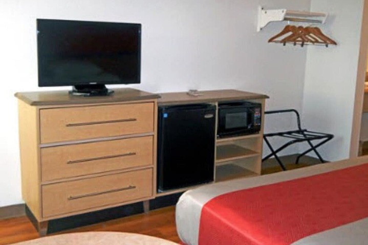 Room 26 of 40
