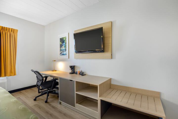 Room 12 of 34